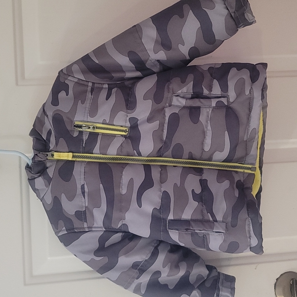 *FINAL* CARTER'S BOYS CAMO WINTER COAT: GRAY: GUC: SZ 24 MTH